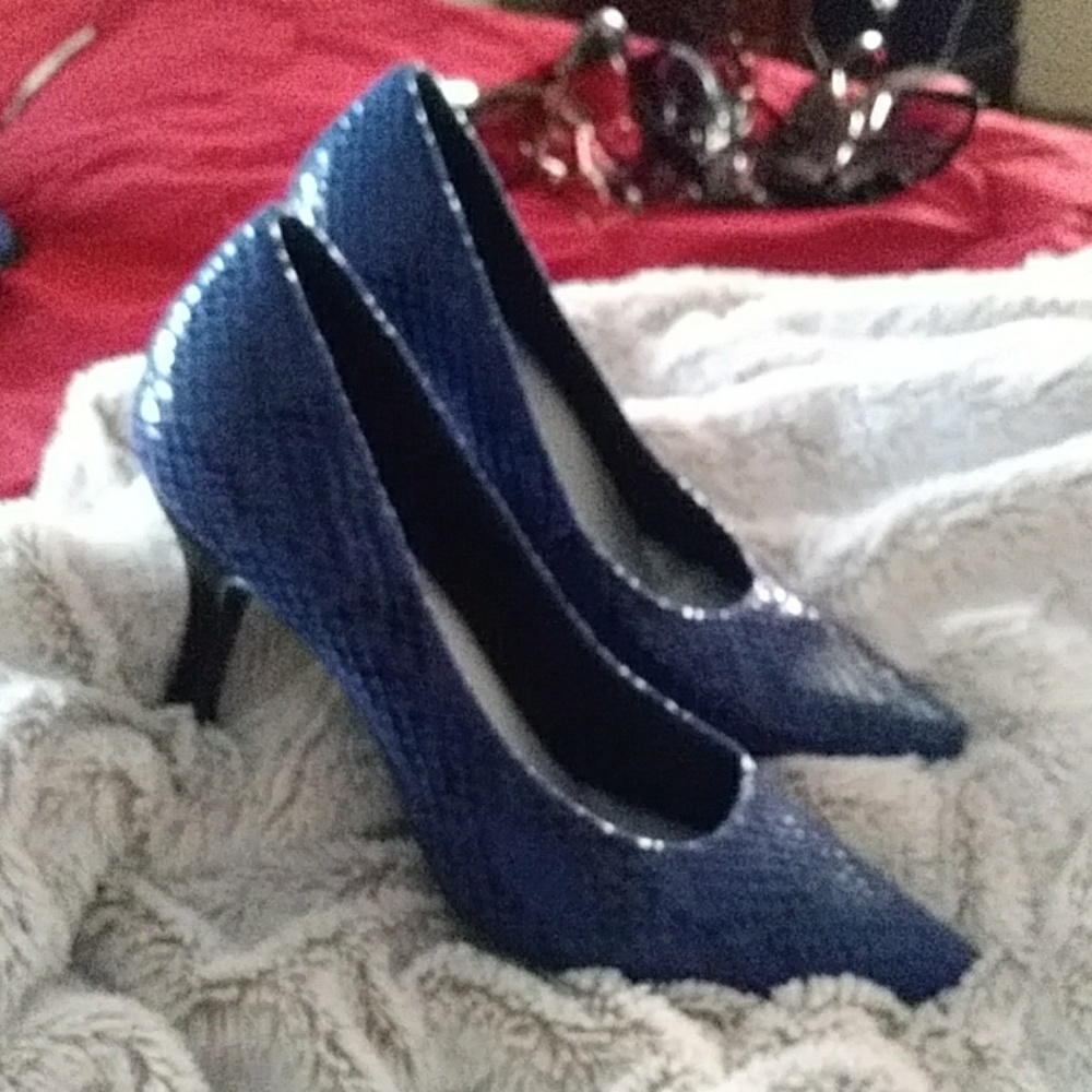 Heels - Picture 2 of 3